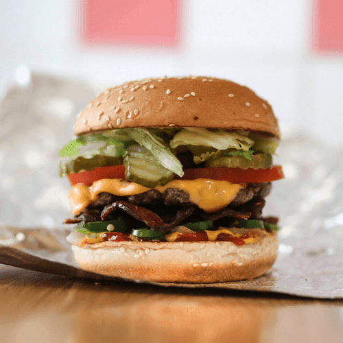 Kleine bacon-cheeseburger