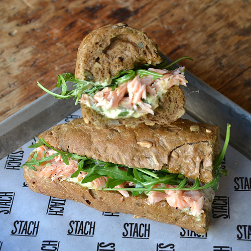 Broodje smokey salmon bearnaise