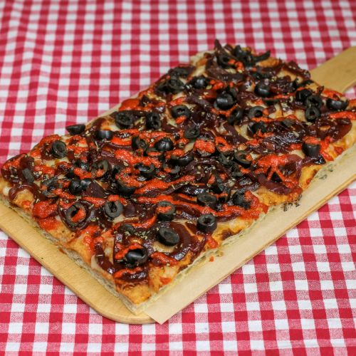 SUGO pizza caramelized onion and sriracha