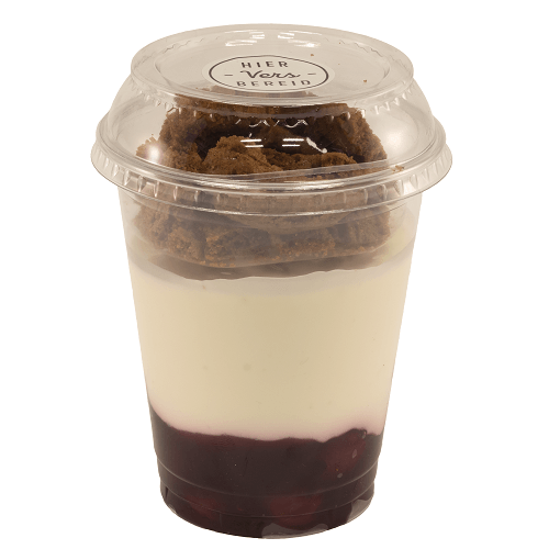 Yogurt with cherry and bastogne cookies