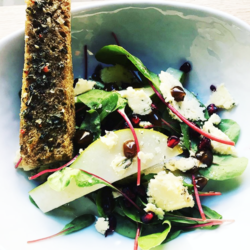 Blue cheese n'pear salad