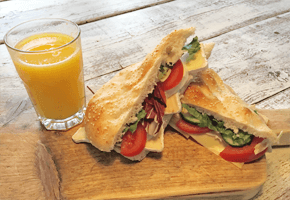 Fijne sandwiches & verse sap
