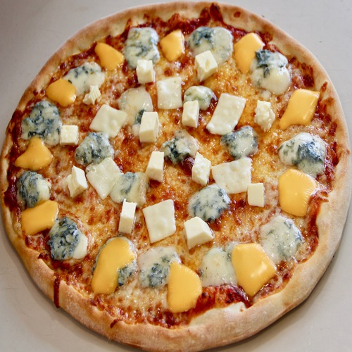 Pizza quattro formaggi