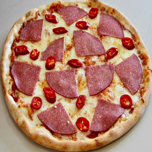 Pizza salami piccante