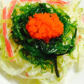 Tobiko salade met krab en zeewier
