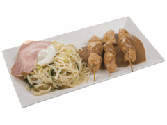 Bami goreng with satay