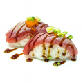 Flambé maguro nigiri