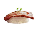 Geflambeerde beef nigiri