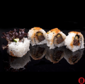 Uramaki spicy tuna roll