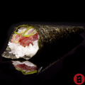 Spicy tuna temaki