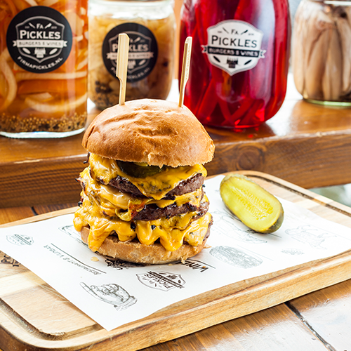 Quatro cheeseburger