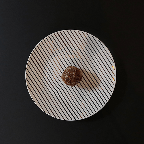 Granola bliss ball, raw
