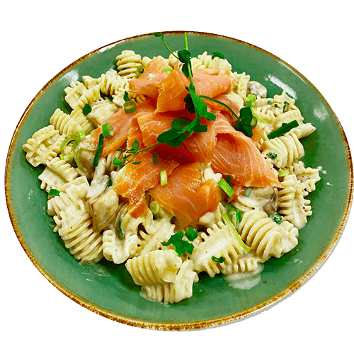 Pasta salmone con salsa di panna