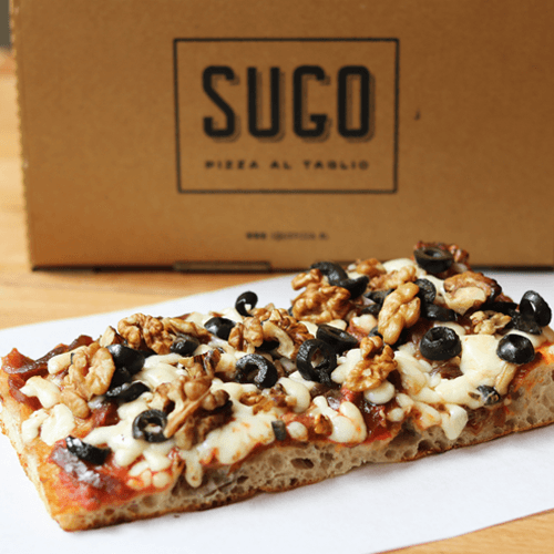 Pizza caramelized onion and walnut