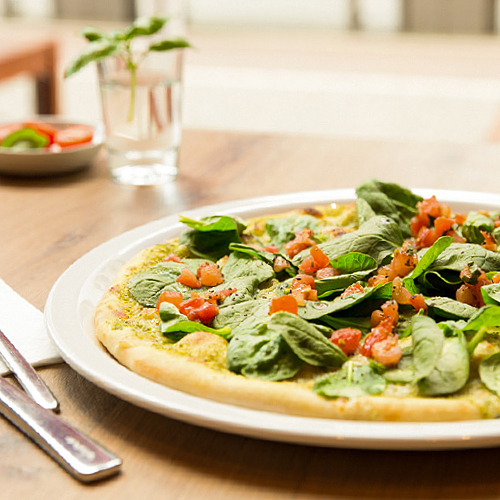 Pizza pesto con spinaci