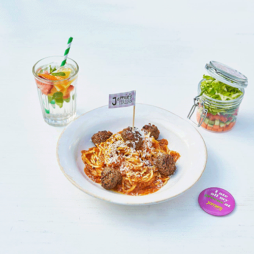 Kleine biologische penne met gehaktballen
