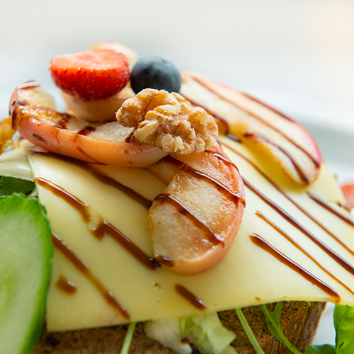 Sandwich with topping