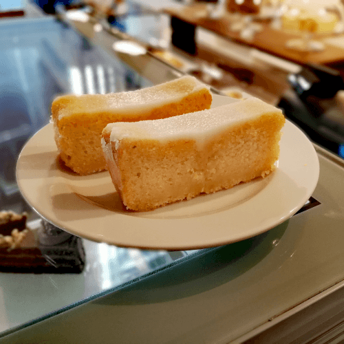Vegan lemon cake