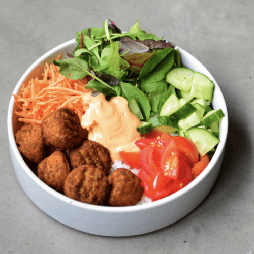 Pokebowl falafel en sriracha vega