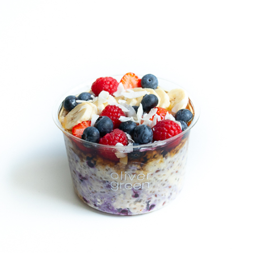 Berry overnight oats