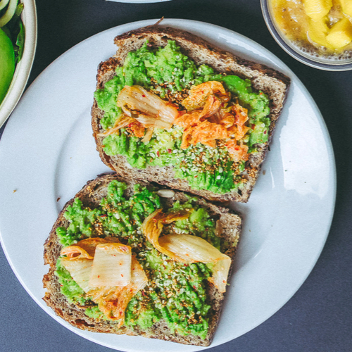 Avocado en kimchi