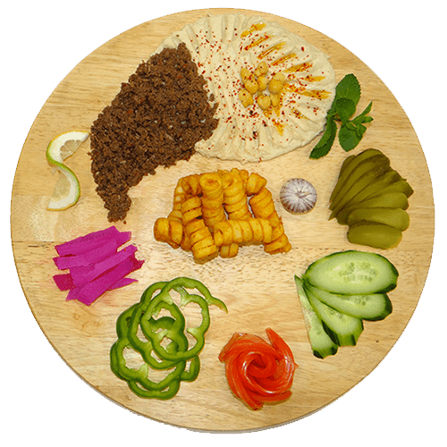 Hummus en sucuk gerecht