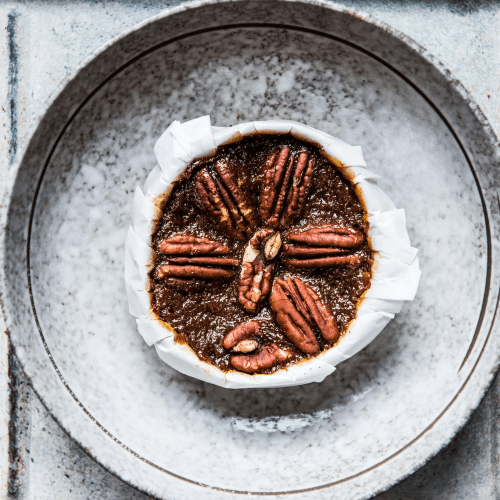Pecan caramel cake