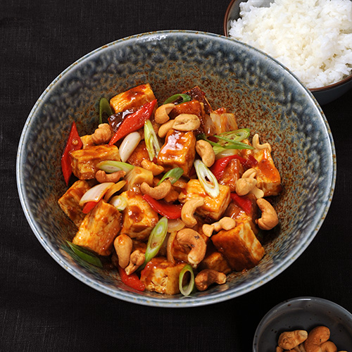 Kung pao tofu met witte Jasmijn rijst