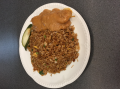 Bruin nasi met 1 stokje saté