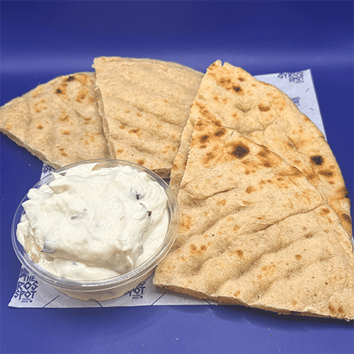 Pita los met tzatziki