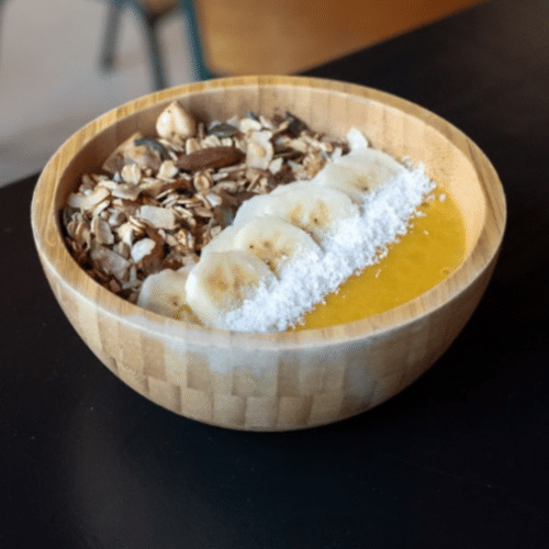 Mango smoothie bowl