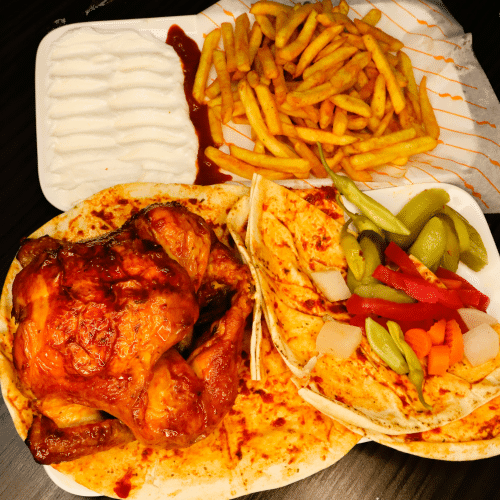 Hele gegrilde kip van het spit