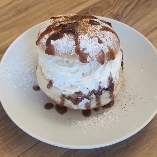 Berlinerbol met Slagroom