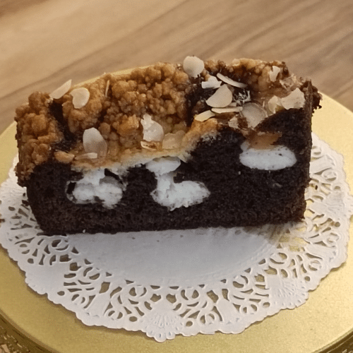Chocolade cake met zoete kaas