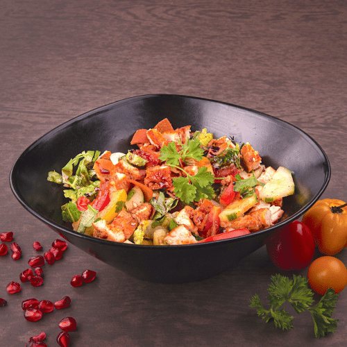 Fattoush salade met gegrilde kipfilet