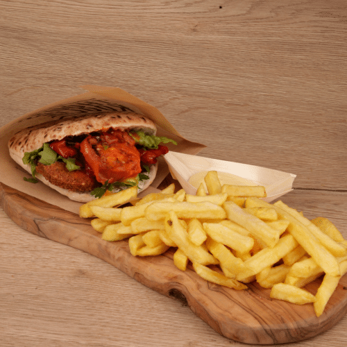 Pita falafel met pittige tomaten-paprika