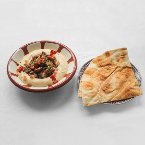Hummus met lamsgehakt en noten