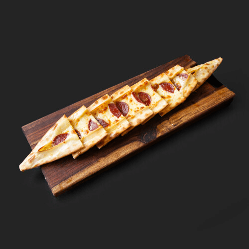 Peynirli sucuklu pide