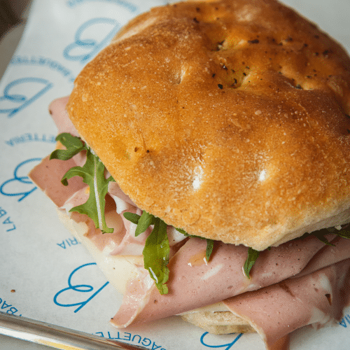 Focaccia mortadella e provolone