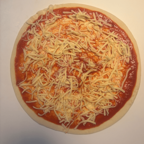 Mega pizza met dubbeldeeg