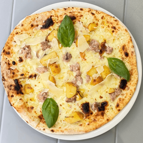 Pizza van de Maand (salsiccia & patate)