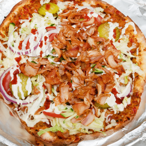 Turkse pizza met döner kip en kaas
