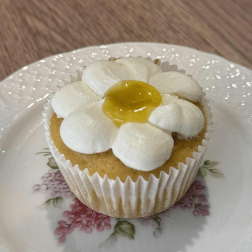 Lemon daisy cupcake