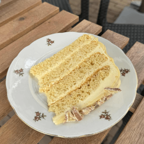 Witte Kinder Bueno mousse cake