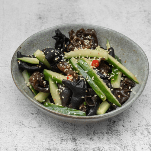Houtoor en komkommer salade