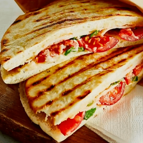 Broodje pita kaas Tomaten