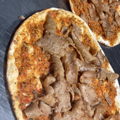 Lahmacun met döner