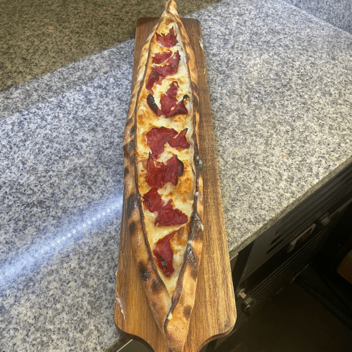 Pide pastrami en kaas