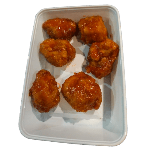 Breaded chicken chunks in zoetzure saus