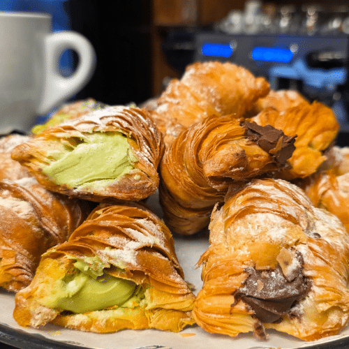 Sfogliatelle pistache of chocolade